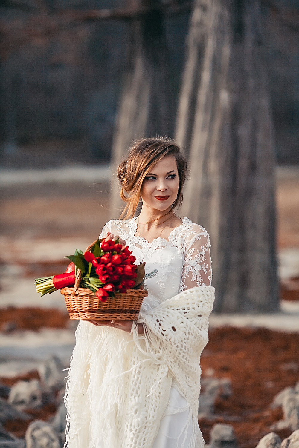 Невеста в осеннем лесу