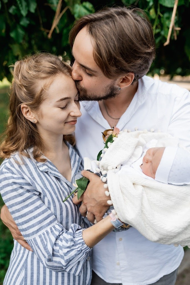 Видеограф и фотограф на выписку из роддома Минск. Видеограф на свадьбу Минск Андрей Щербо