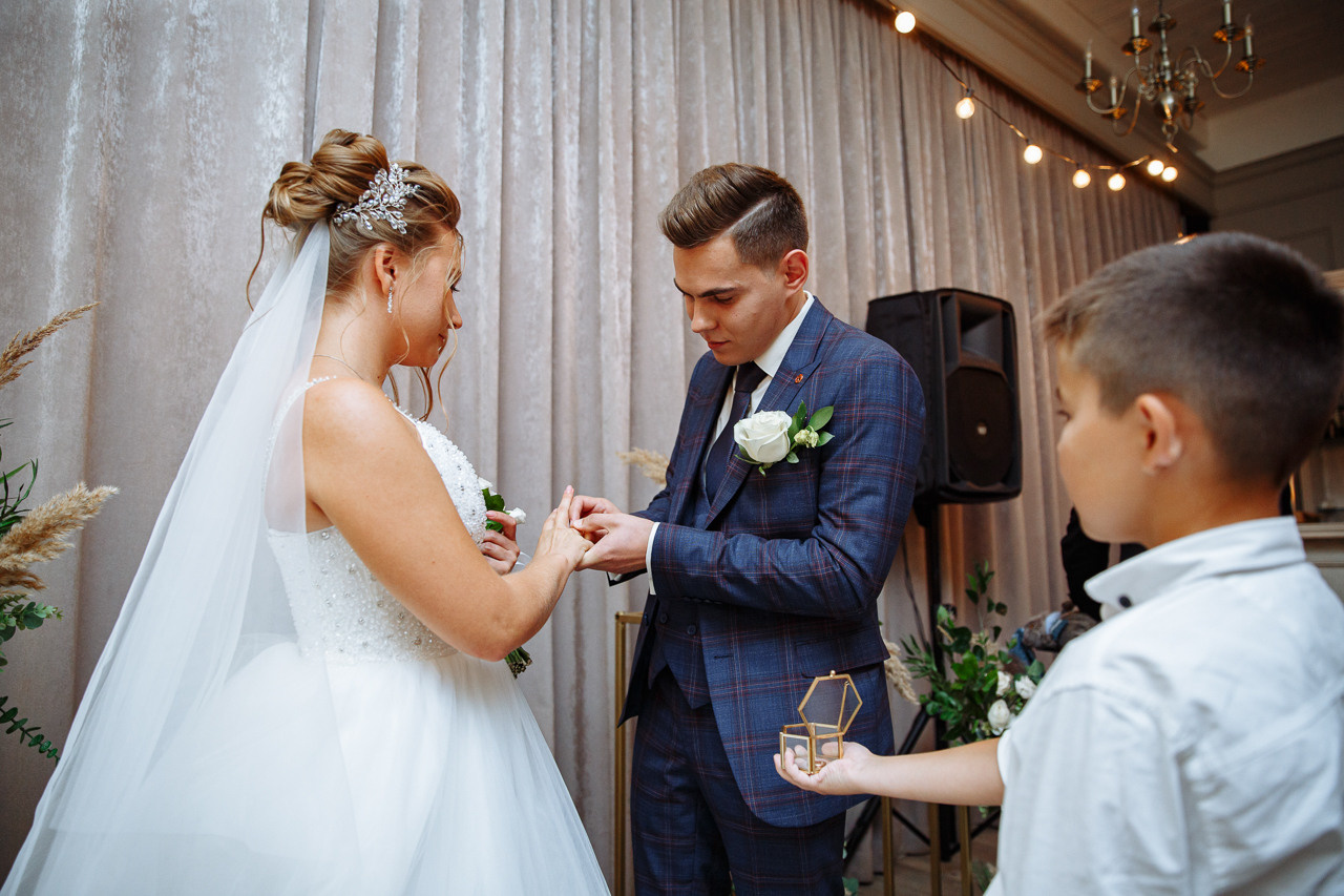 Свадебная фотосессия в Hyatt Regency Москва. Свадебный фотограф Москва и МО Сергей Киржаев