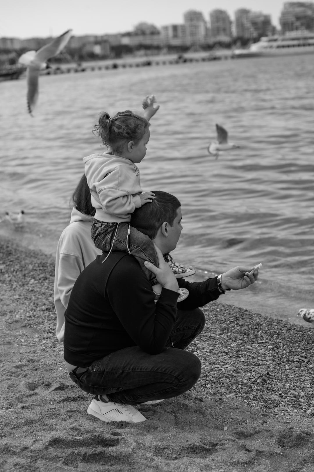 Семейная фотосессия осенью на берегу моря в Геленджике — фотограф Жанна Шестопалова