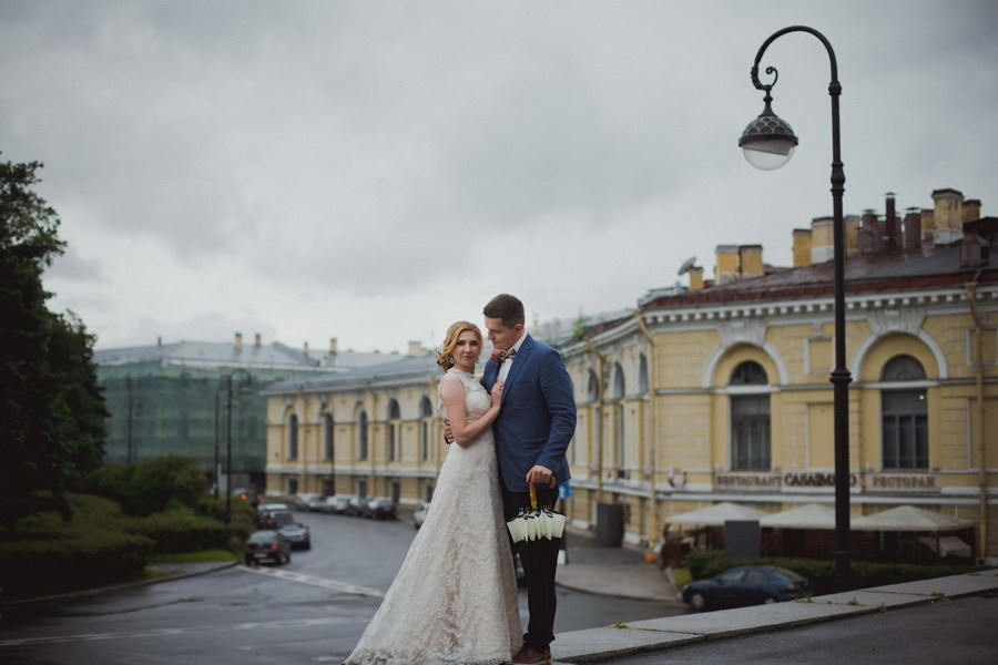 Свадебная прогулка по Санкт-Петербургу. Фотограф крещение венчание в Петербурге! Помогает подобрать храм и посоветовал душевного батюшку в СПб