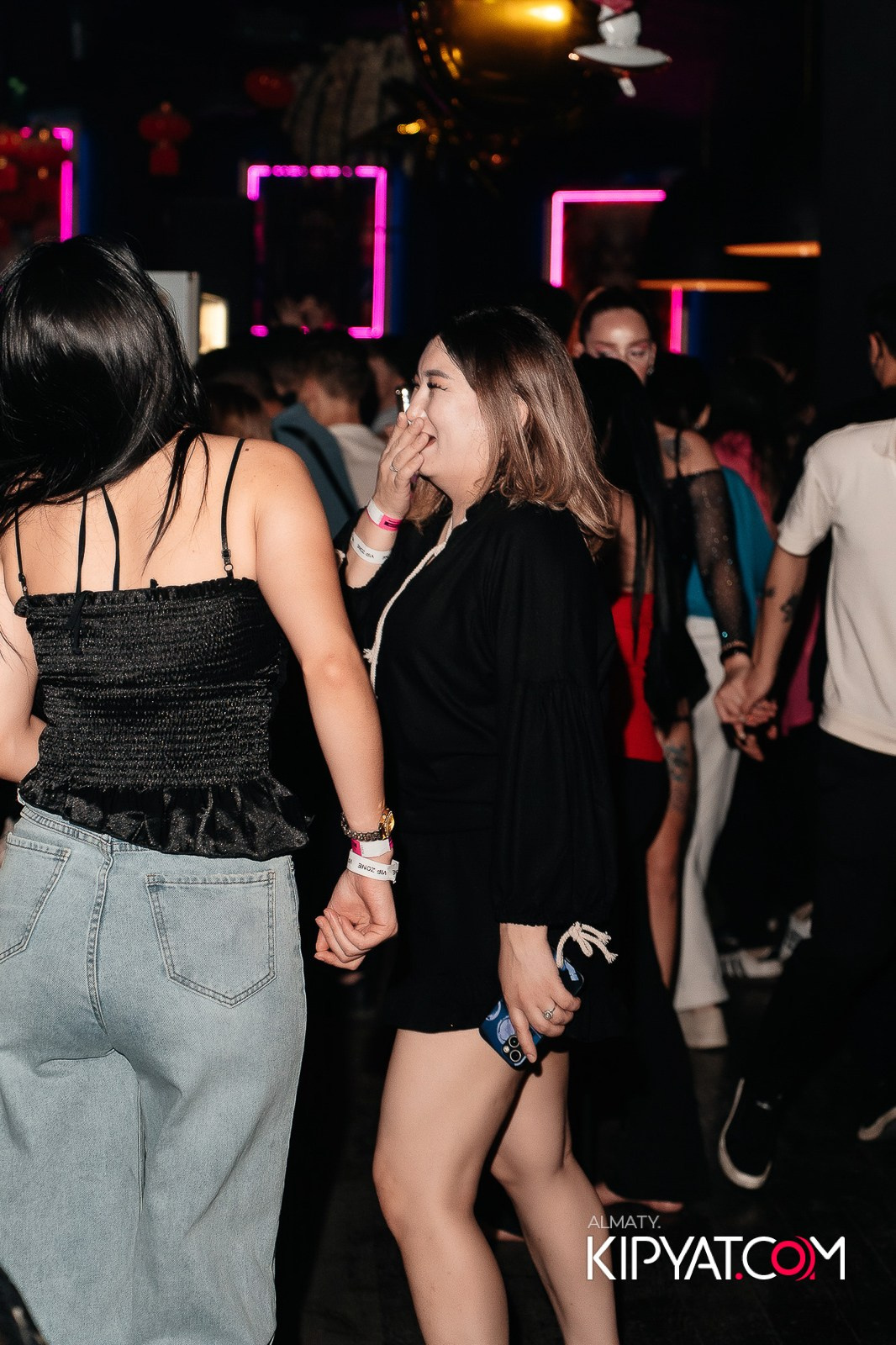 UYAT EMES BAR. КИПЯТКОМ АЛМАТЫ!