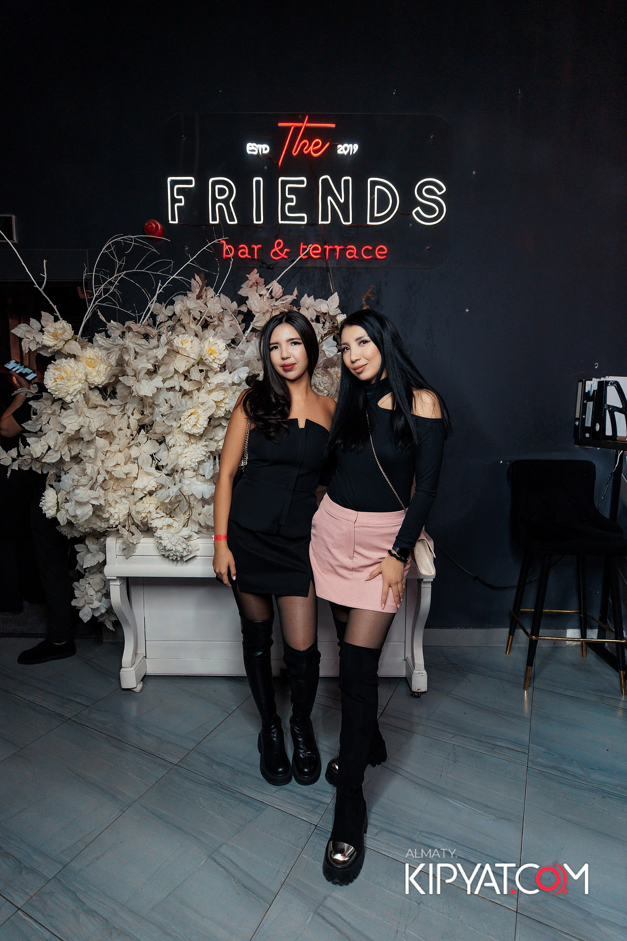 FRIENDS BAR & TERRACE. КИПЯТКОМ АЛМАТЫ!