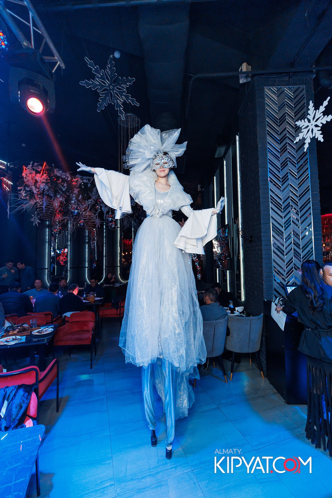 FRIENDS BAR & TERRACE. КИПЯТКОМ АЛМАТЫ!