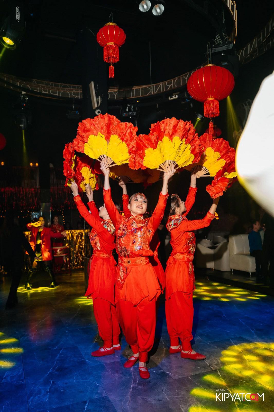 CHINA PARTY RETRO HIT. КИПЯТКОМ АЛМАТЫ!