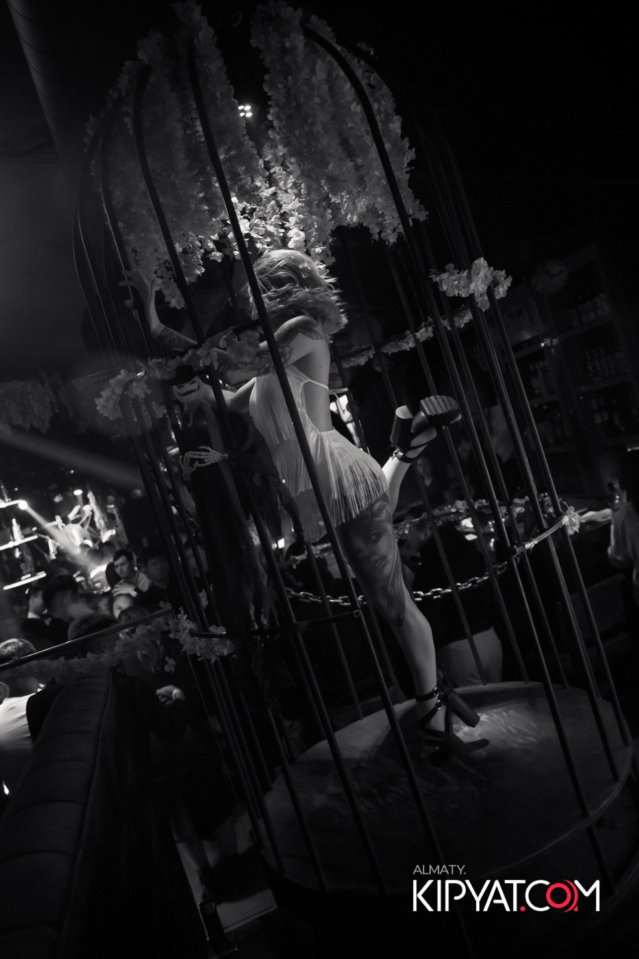 UYAT EMES BAR. КИПЯТКОМ АЛМАТЫ!