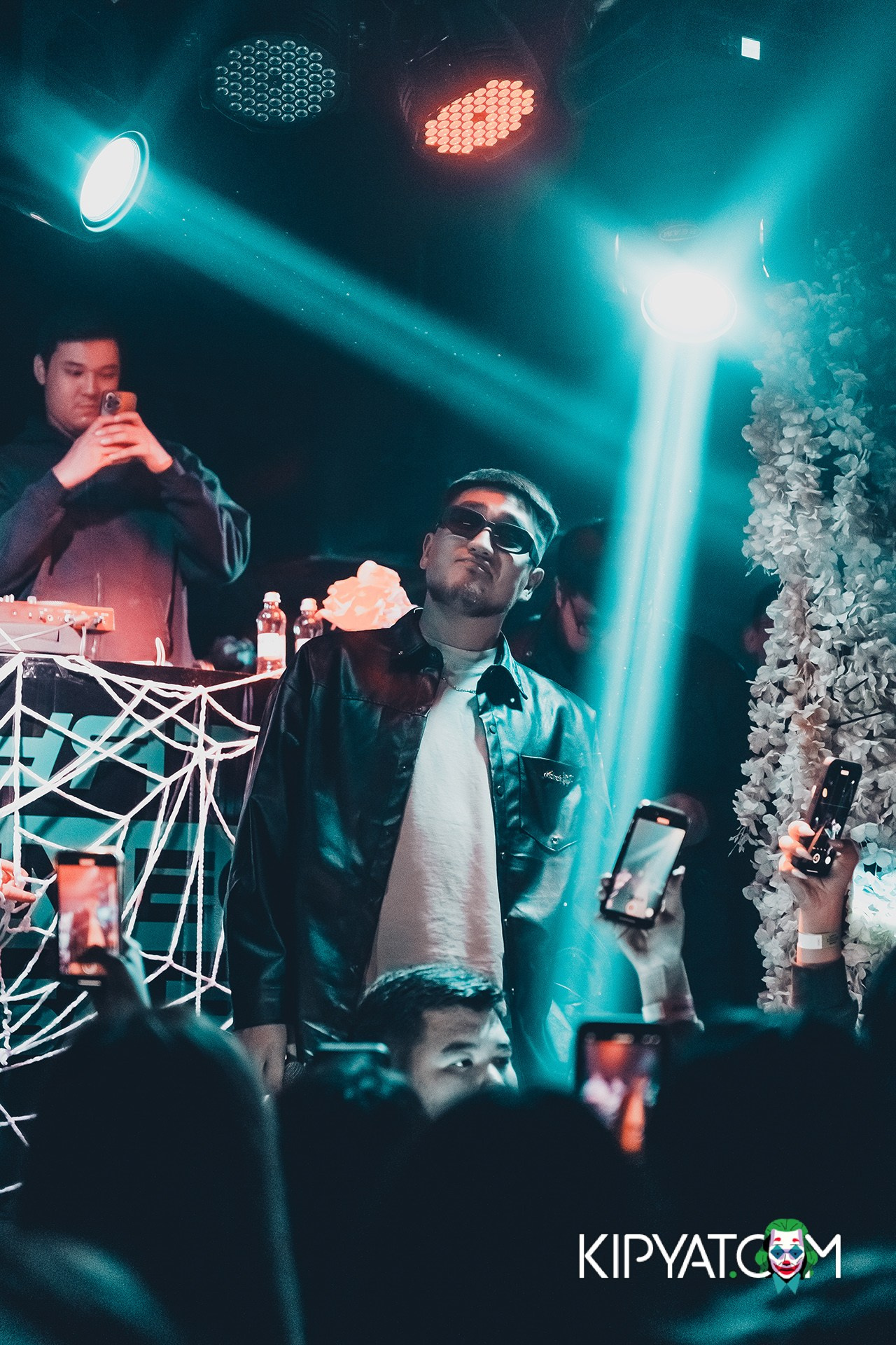 UYAT EMES BAR. КИПЯТКОМ АЛМАТЫ!