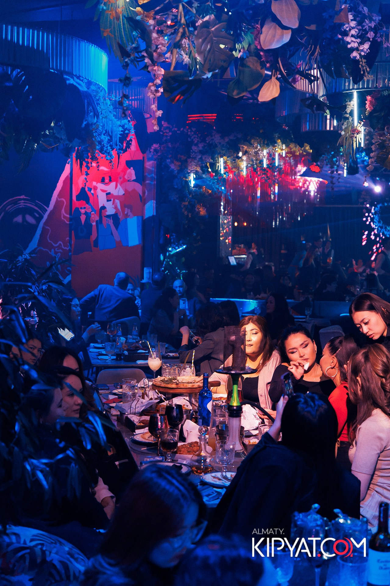 FRIENDS TERRACE & BAR. КИПЯТКОМ АЛМАТЫ! Фотосъемка мероприятий в Алматы