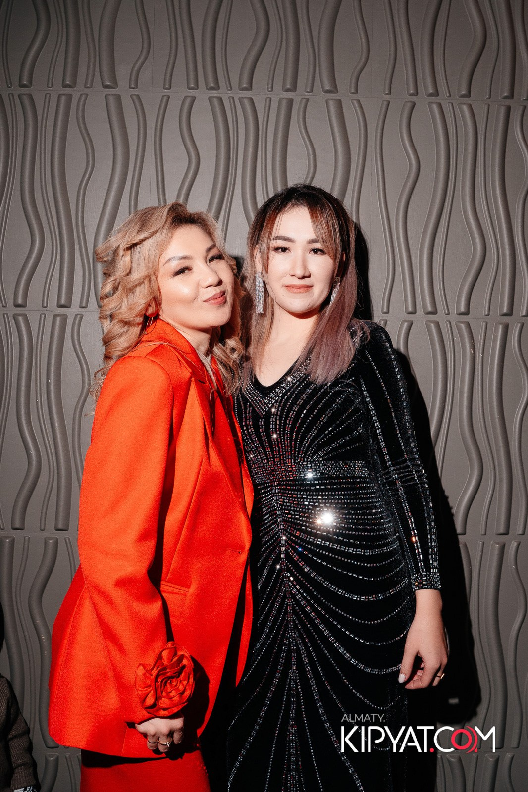 БАР ПАНАЕХАЛИ НА ТОЛЕ БИ. КИПЯТКОМ АЛМАТЫ!