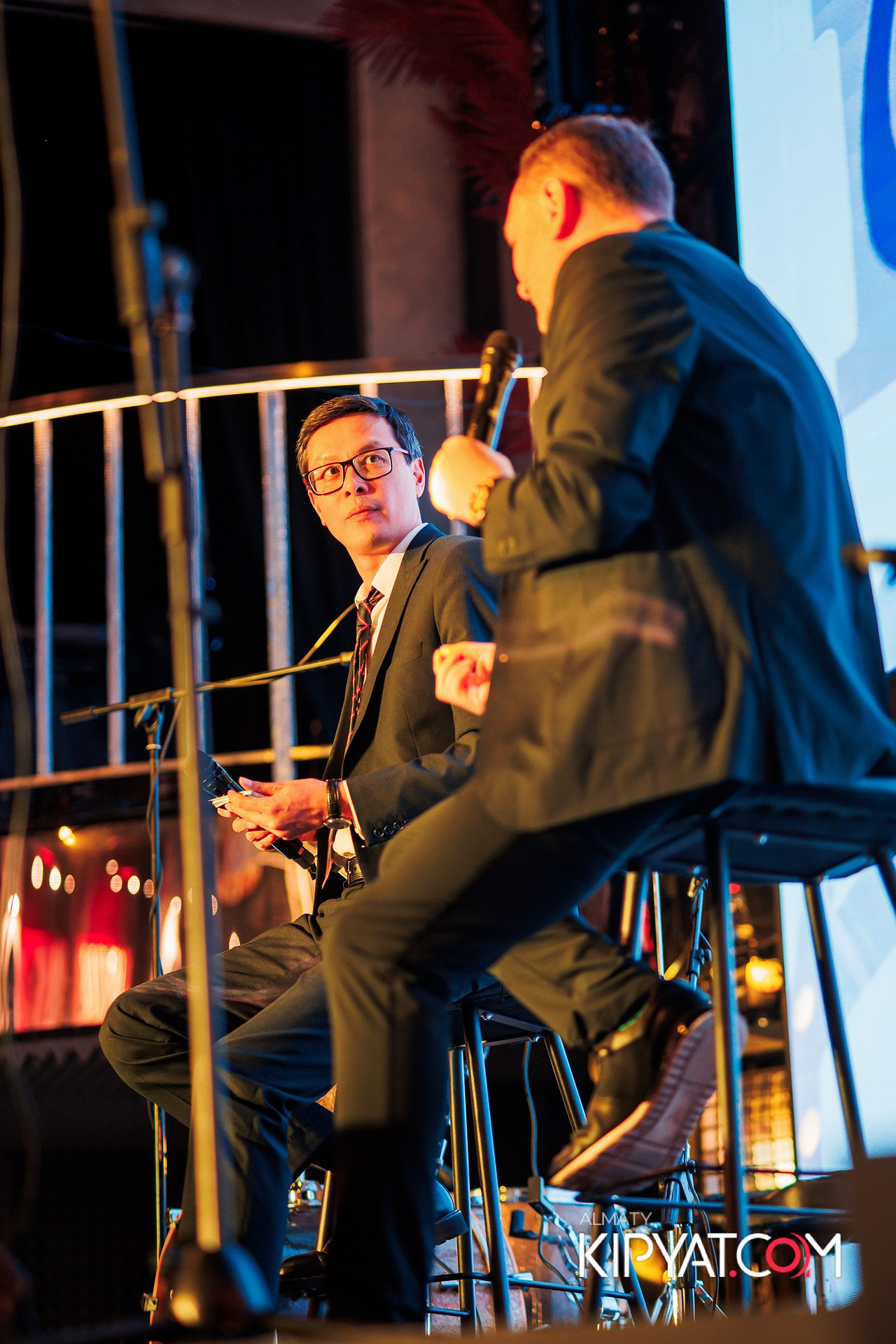 ПРЕЗЕНТАЦИЯ КНИГИ ВИКТОРА ЕЛИСЕЕВА. КИПЯТКОМ АЛМАТЫ!