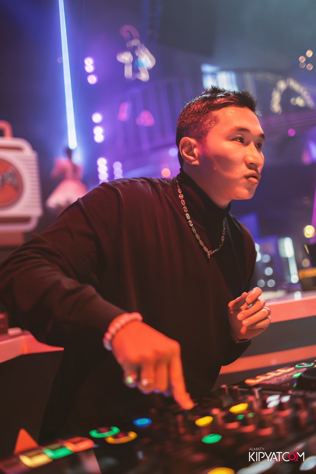 SANTA RAVE В НОЧНОМ КЛУБЕ SANTA BARBARA. КИПЯТКОМ АЛМАТЫ!