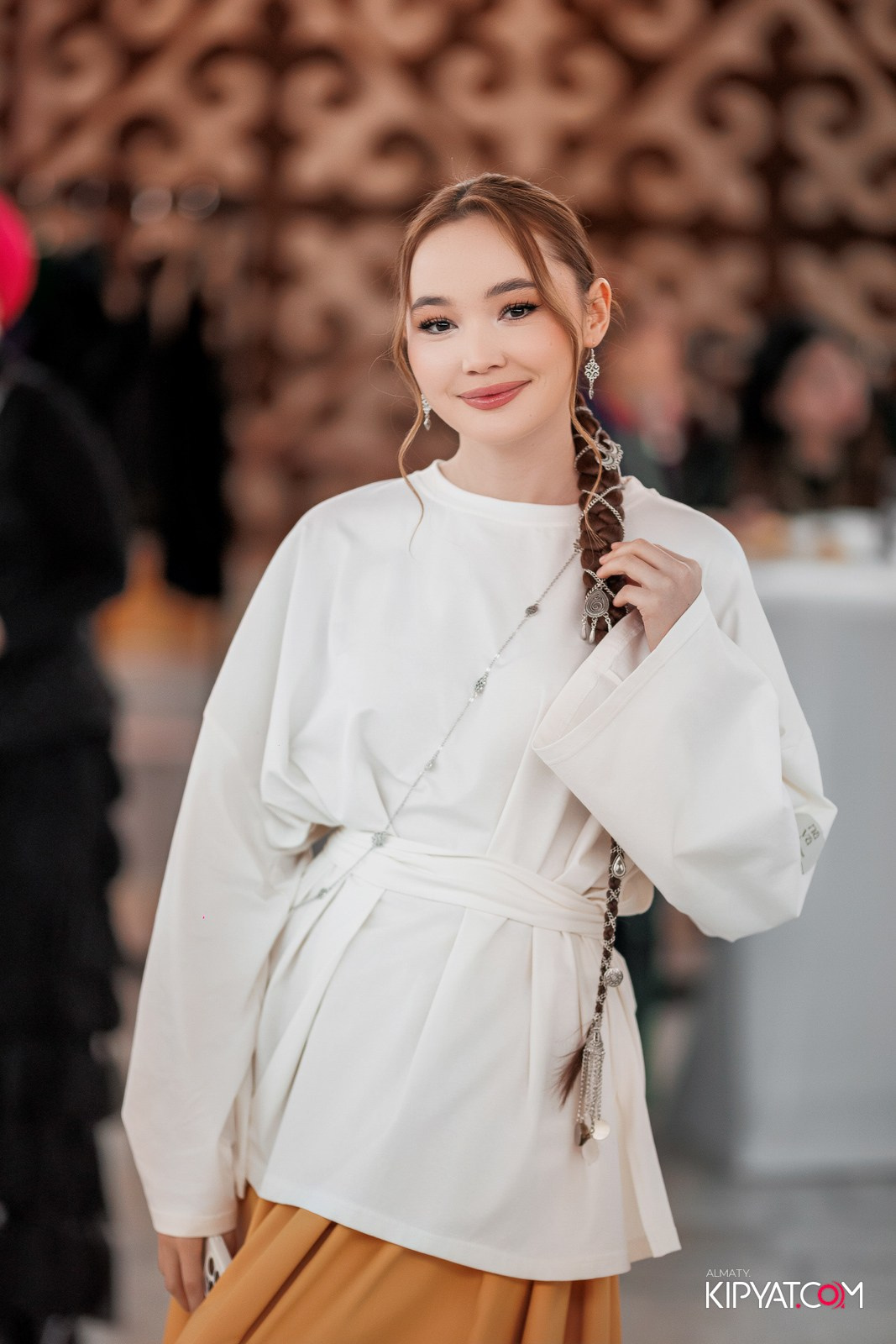 FASHION ПОКАЗ, КАЗАХСКОЙ НАЦИОНАЛЬНОЙ ОДЕЖДЫ. КИПЯТКОМ АЛМАТЫ!