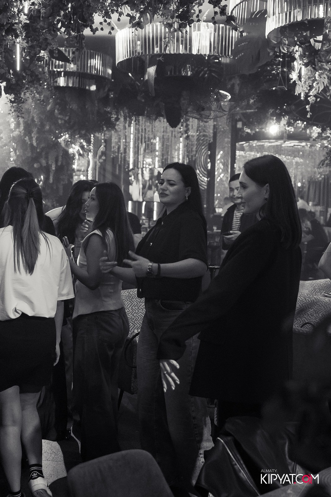 FRIENDS BAR & TERRACE. КИПЯТКОМ АЛМАТЫ!