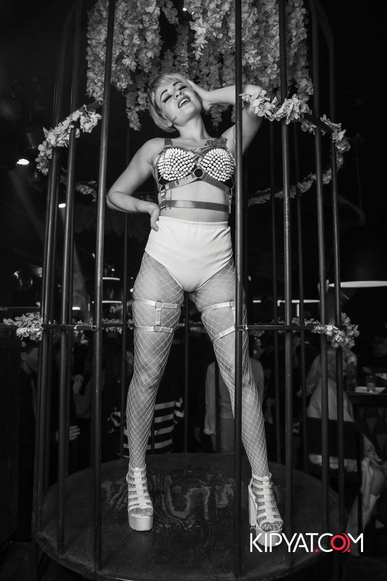 UYAT EMES BAR. КИПЯТКОМ АЛМАТЫ!