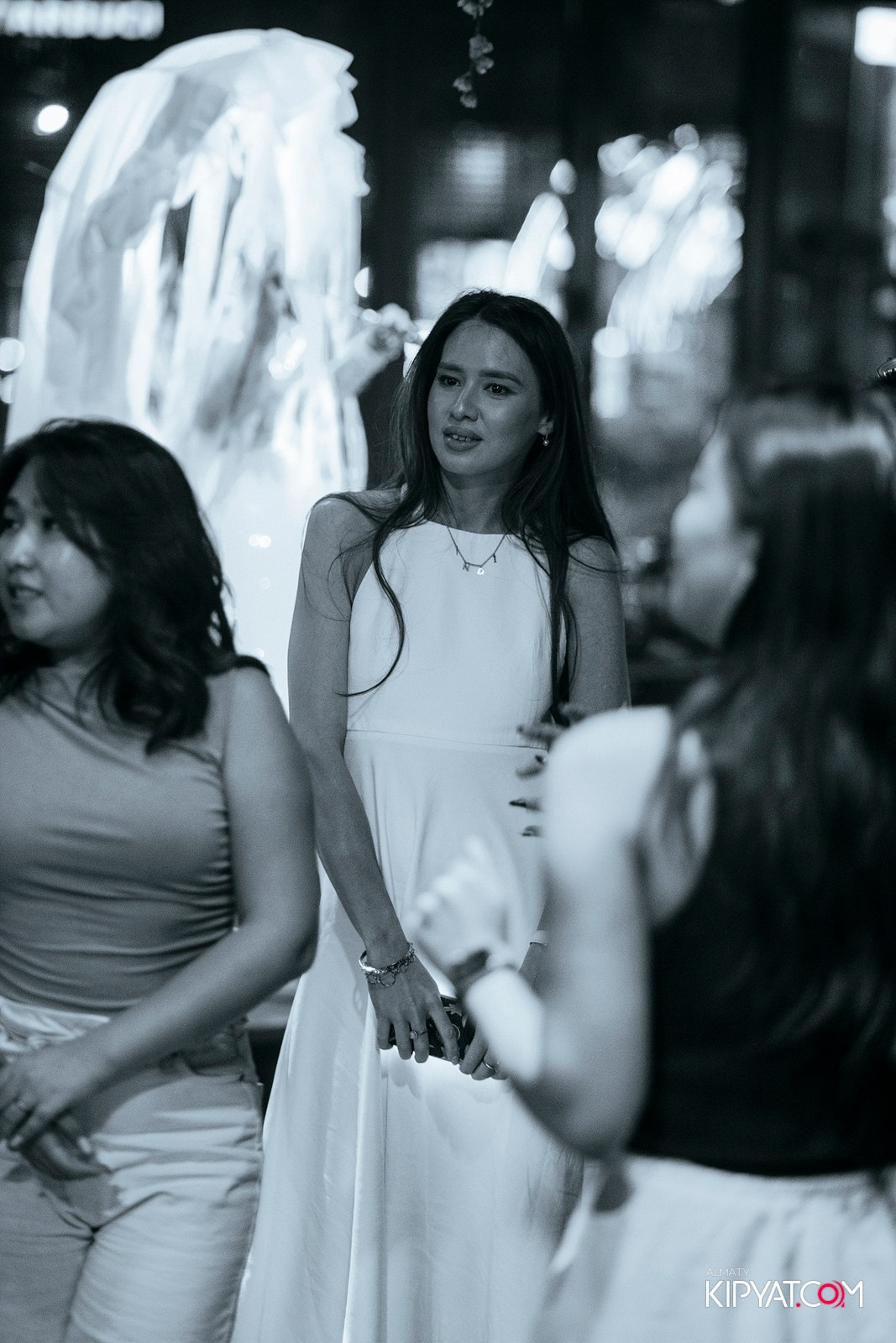 FRIENDS BAR & TERRACE. КИПЯТКОМ АЛМАТЫ!