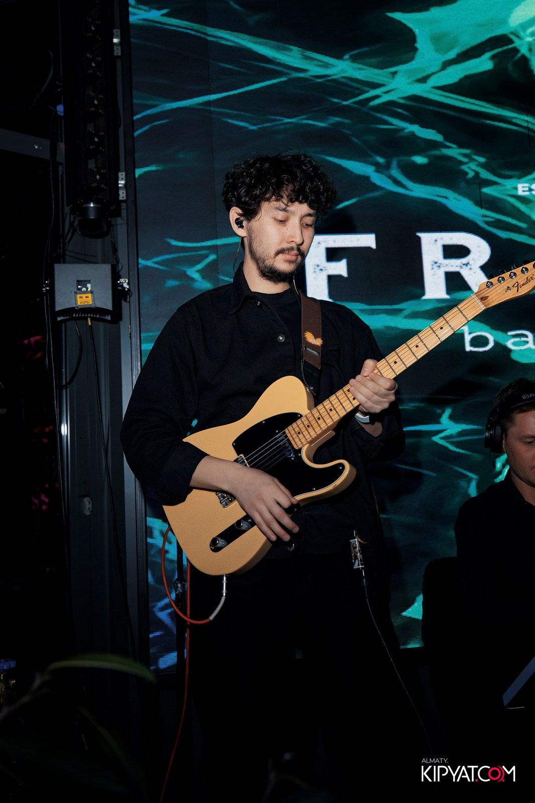 FRIENDS BAR & TERRACE. КИПЯТКОМ АЛМАТЫ!