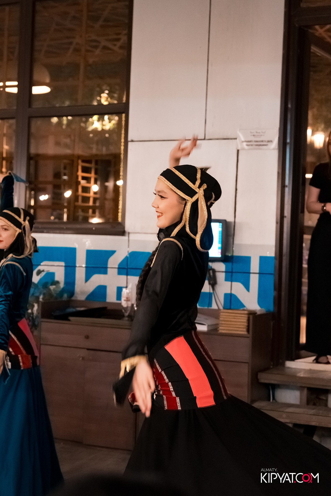 ОТКРЫТИЕ ЛЕТНЕЙ ТЕРАССЫ В РЕСТОРАНЕ ЛАРИСС ИВАННУ ХАЧУ. КИПЯТКОМ АЛМАТЫ!