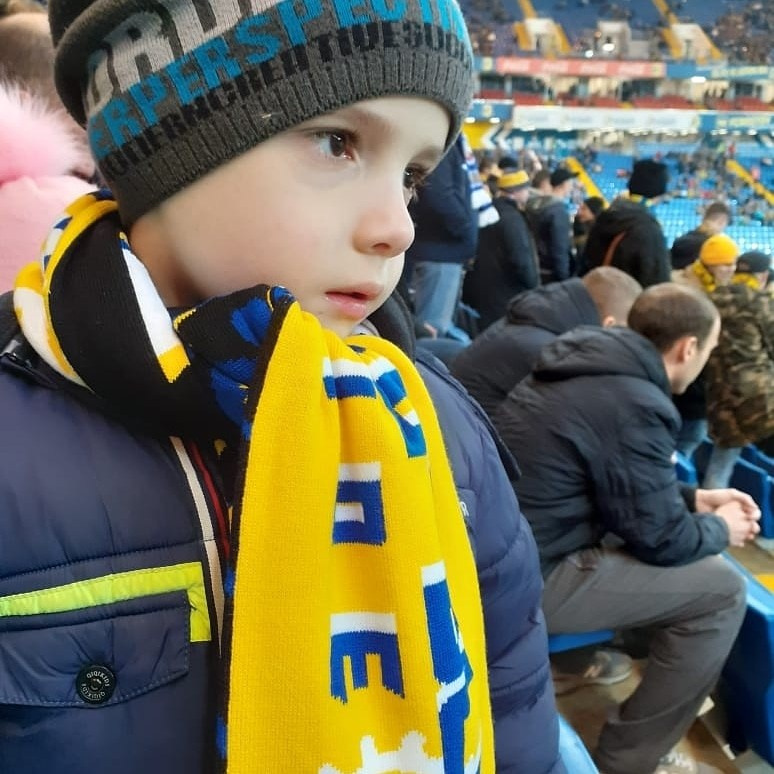 Самые громкие болельщики на стадионе: наши дети кричат «Вперёд, Ростов!» 💛💙⚽