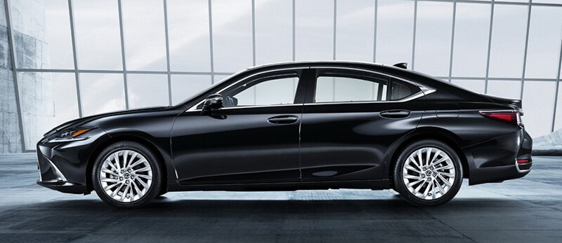 Transfer from/to the airport in Warsaw by Lexus ES Business Class