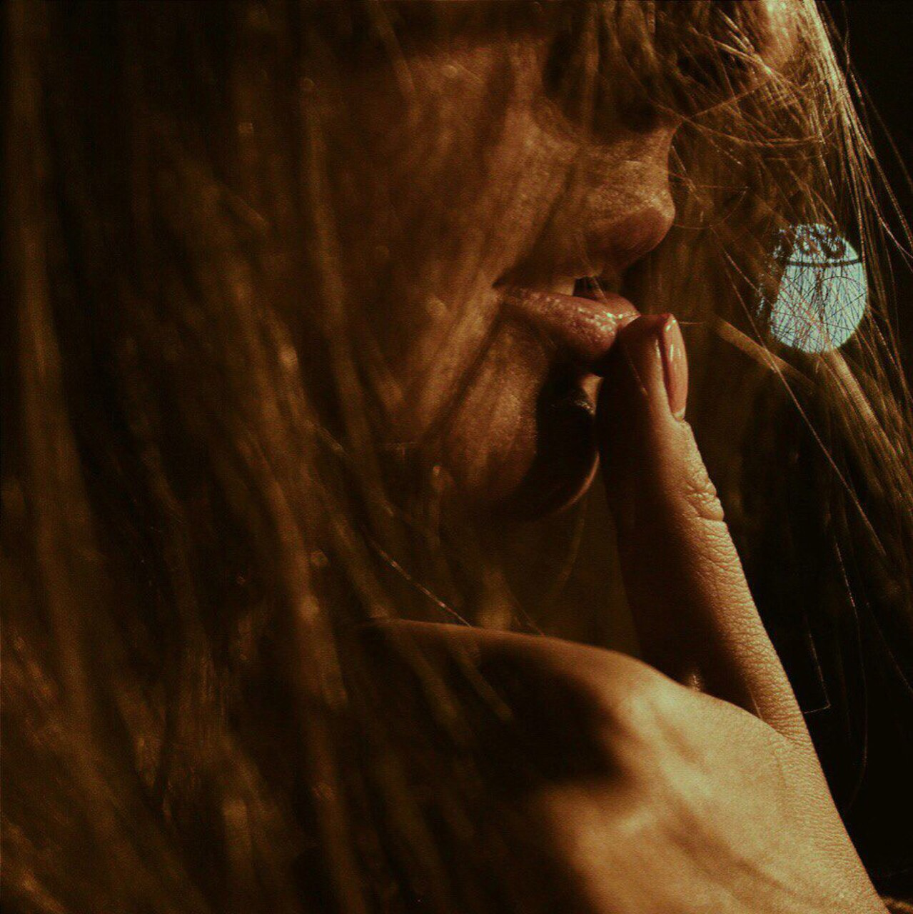 Современная концептуальная фотография о теле, уязвимости и идентичности. Визуальная практика на стиле честности, пост-иронии и искусства.Рекламная фотография, Концептуальная фотография, Современный художник, Психология, Коммерческий фотограф, Репортажный фотограф, Стрит фотография, Арт, Сюрреализм, Мобильная фотография, Снято на айфон, Дима Бурза