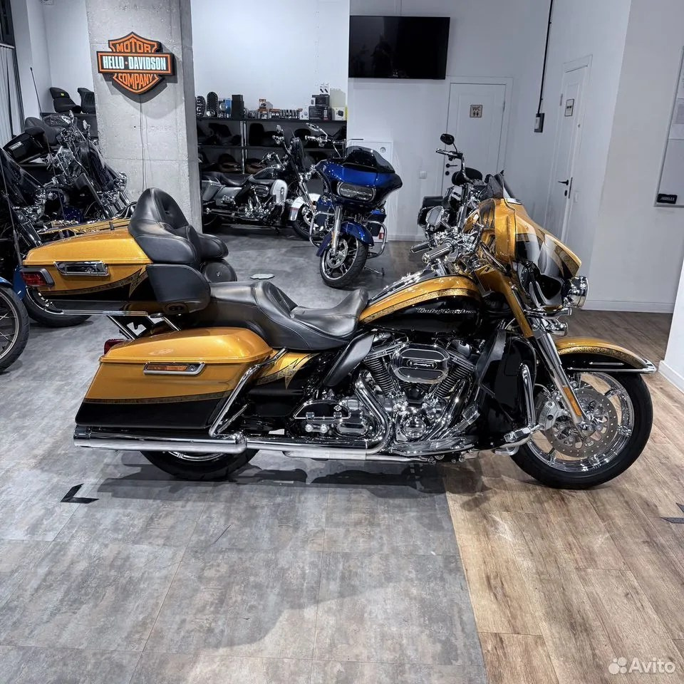 Купить Harley-Davidson CVO Limited Electra Glide 110 (Gold Rush) (Touring) — подробнее на сайте. Hello Davidson, Москва. Только хорошие мотоциклы…