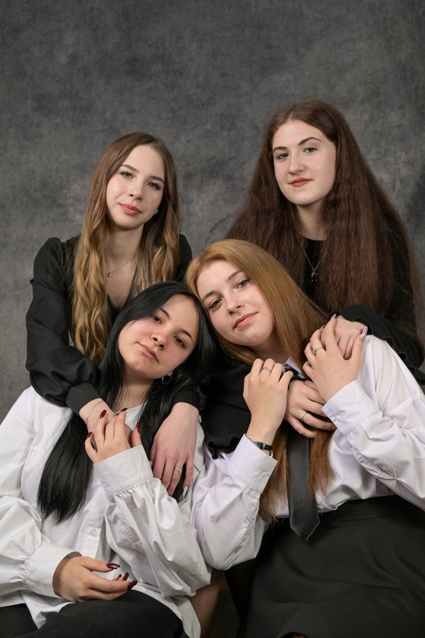 По трое-пятеро