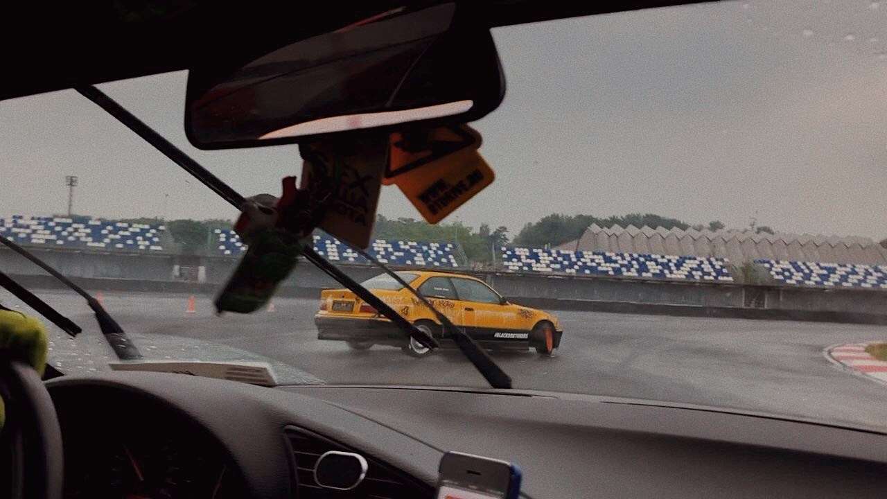 Rds запад ADM Raceway. DeLorein