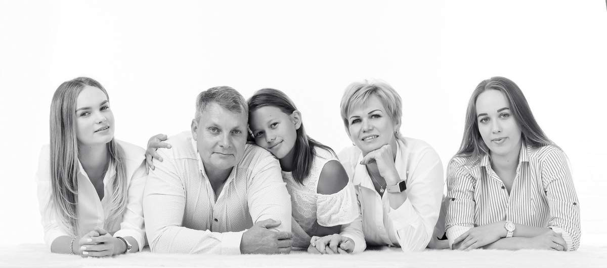 Семейная. BWstudio — фотостудия черно-белой фотографии Алматы. Фотограф Алматы. Фотостудия Алматы
