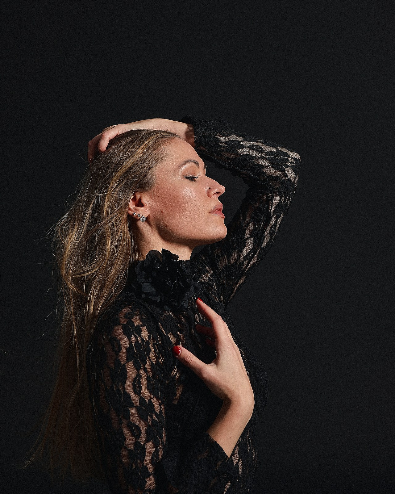 Портретная фотосессия | Катерина в студии Black & White | Фотограф Дарья Едапина Новосибирск. Фотограф Дарья Едапина Новосибирск