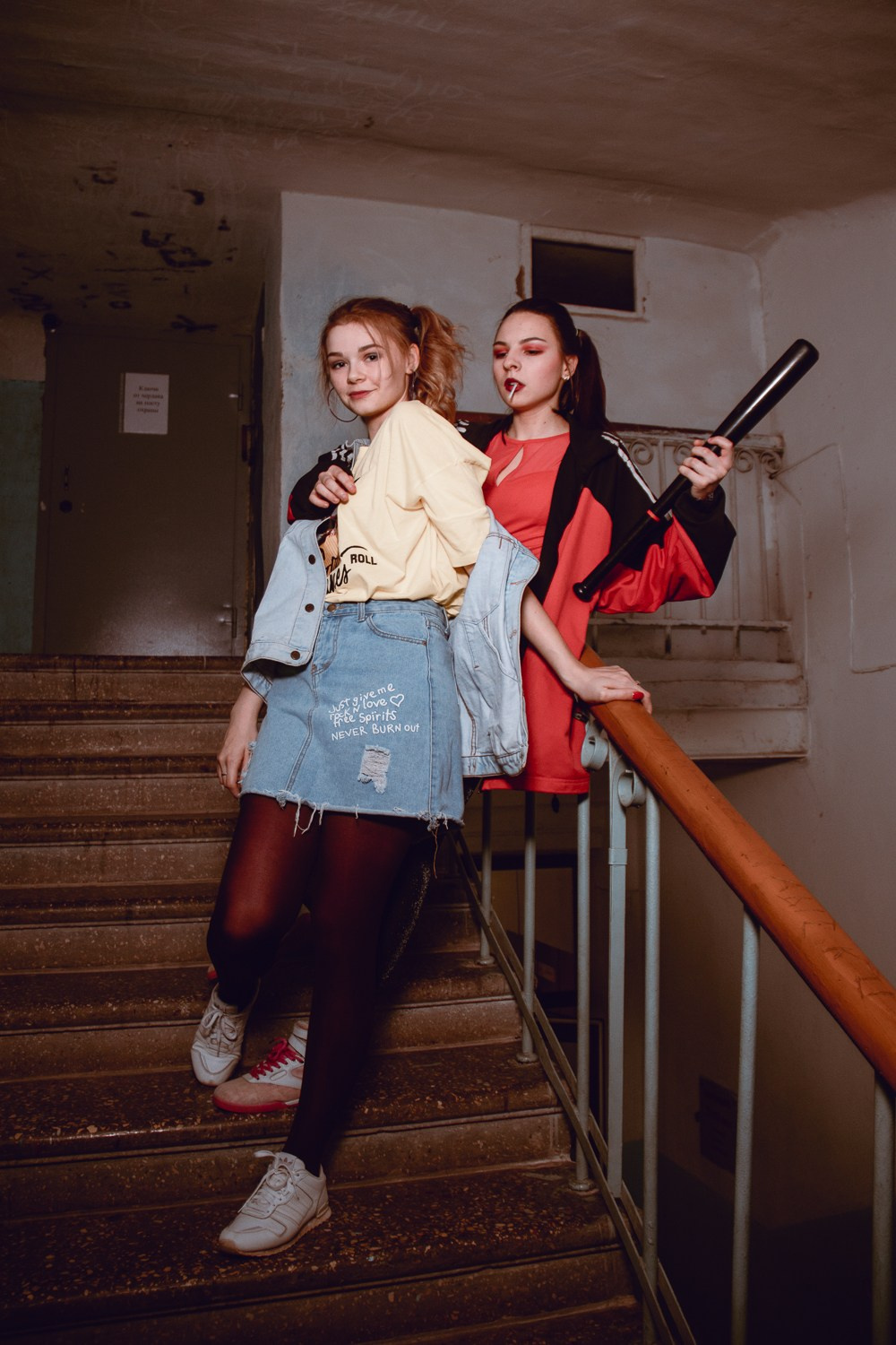 Фотосъемка в стиле 90х для 11 класса в Серпухове для выпускного альбом. Выпускные альбомы в Серпухове