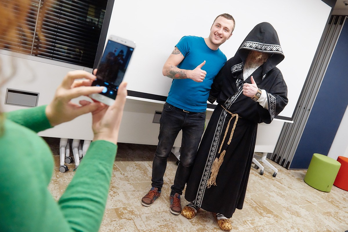 Нейромонах Феофан в Avito. Репортажный фотограф в Москве Вадим Францев