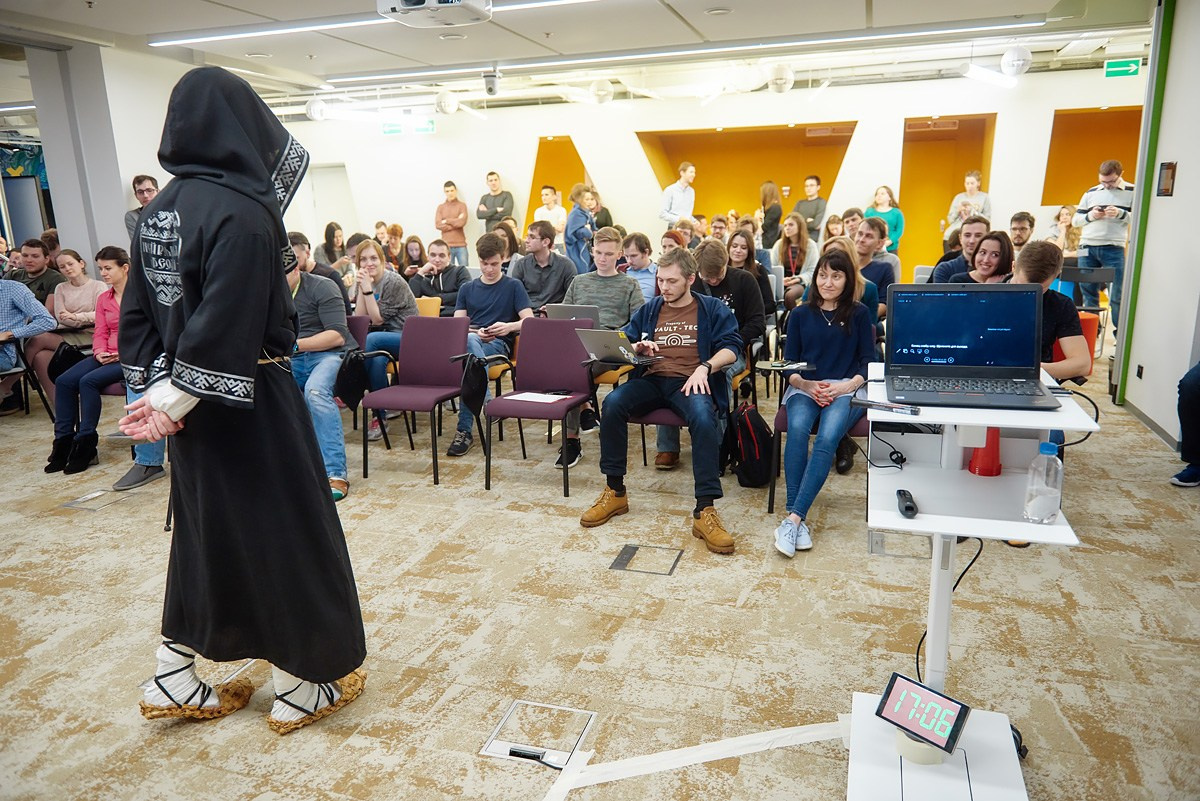 Нейромонах Феофан в Avito. Репортажный фотограф в Москве Вадим Францев