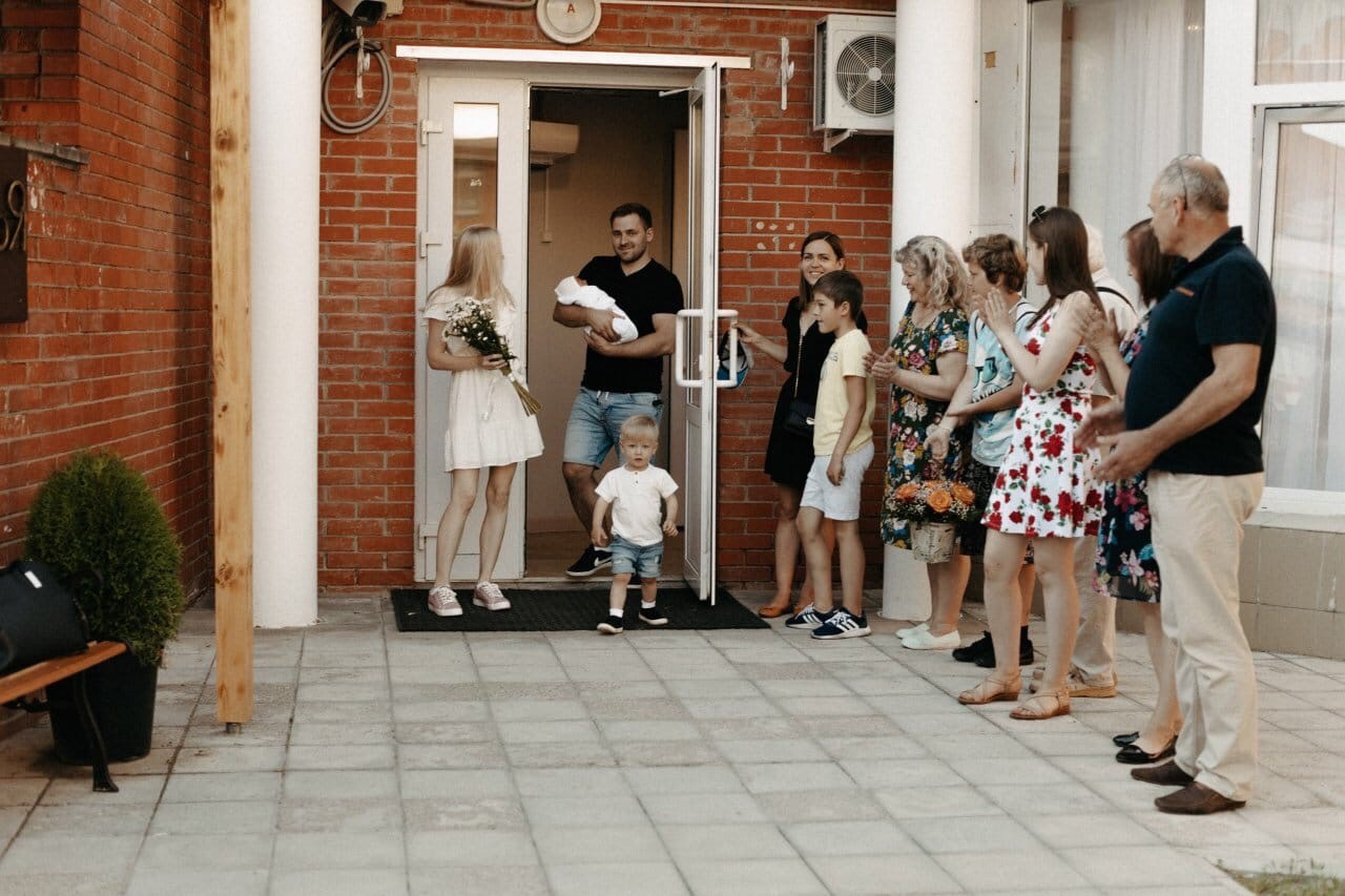 Выписка из Зеленоградского роддома. Свадебный и семейный фотограф Скрынник Светлана