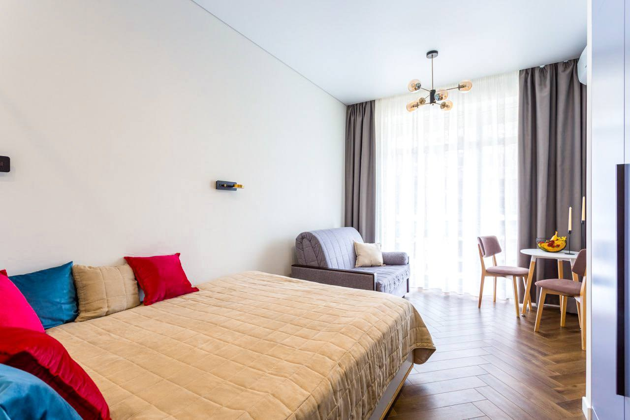 Стильная квартира для отдыха в ЖК бизнес класса с собственным бассейном!. Квартиры посуточно, длительно в Сочи, LARA APART GROUP