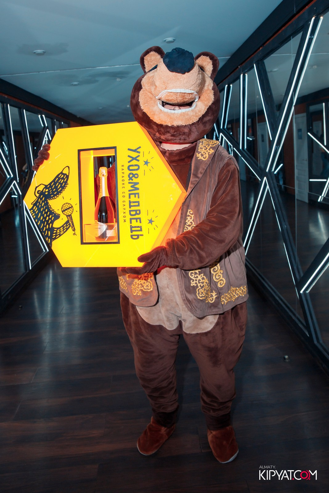 УХО И МЕДВЕДЬ НА САИНА. КИПЯТКОМ АЛМАТЫ! Фотосъемка мероприятий в Алматы