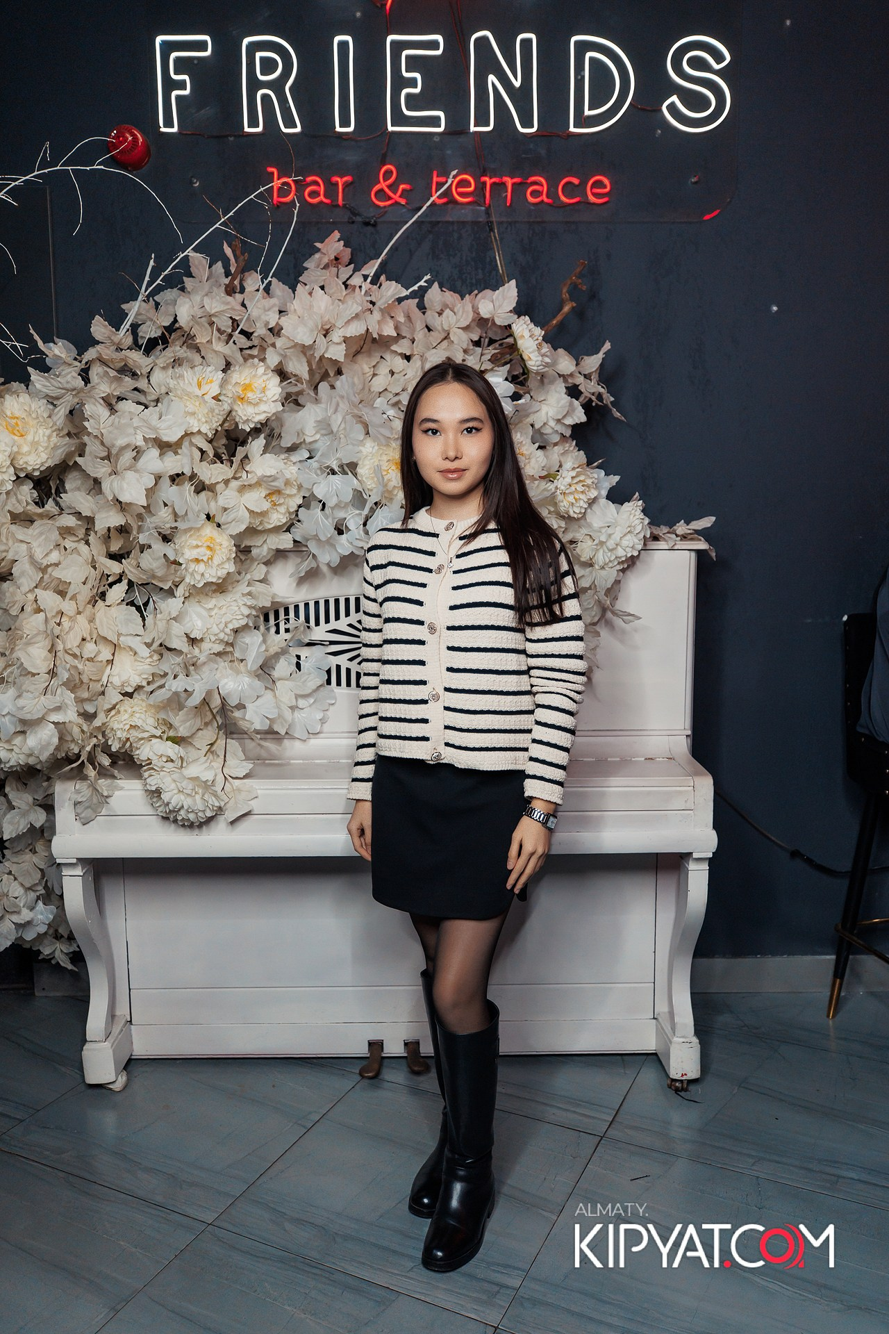FRIENDS BAR & TERRACE. КИПЯТКОМ АЛМАТЫ!