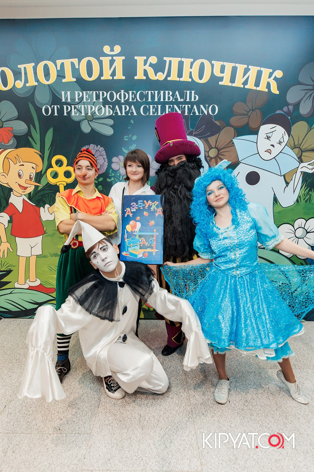 ЗОЛОТОЙ КЛЮЧИК И РЕТРОФЕСТИВАЛЬ ОТ РЕСТОБАРА CELENTANO. КИПЯТКОМ АЛМАТЫ!