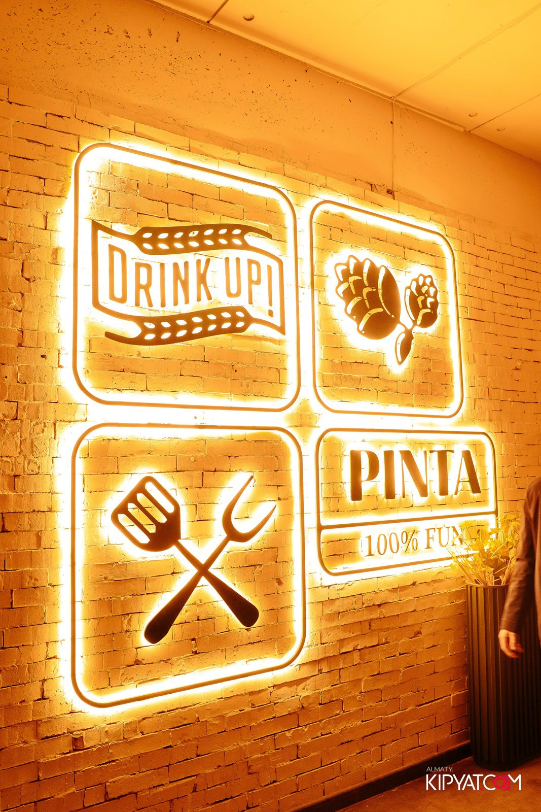 OKTOBERFEST — ПИНТА НА ТУЛЕБАЕВА. КИПЯТКОМ АЛМАТЫ!