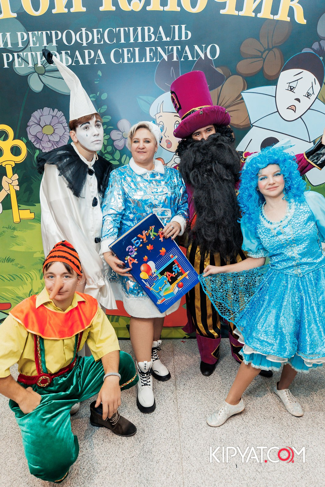 ЗОЛОТОЙ КЛЮЧИК И РЕТРОФЕСТИВАЛЬ ОТ РЕСТОБАРА CELENTANO. КИПЯТКОМ АЛМАТЫ!