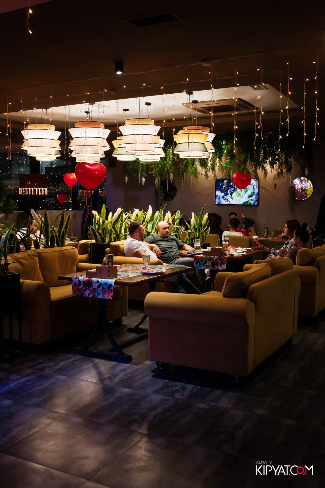 LIFE GRILL CAFE. КИПЯТКОМ АЛМАТЫ!