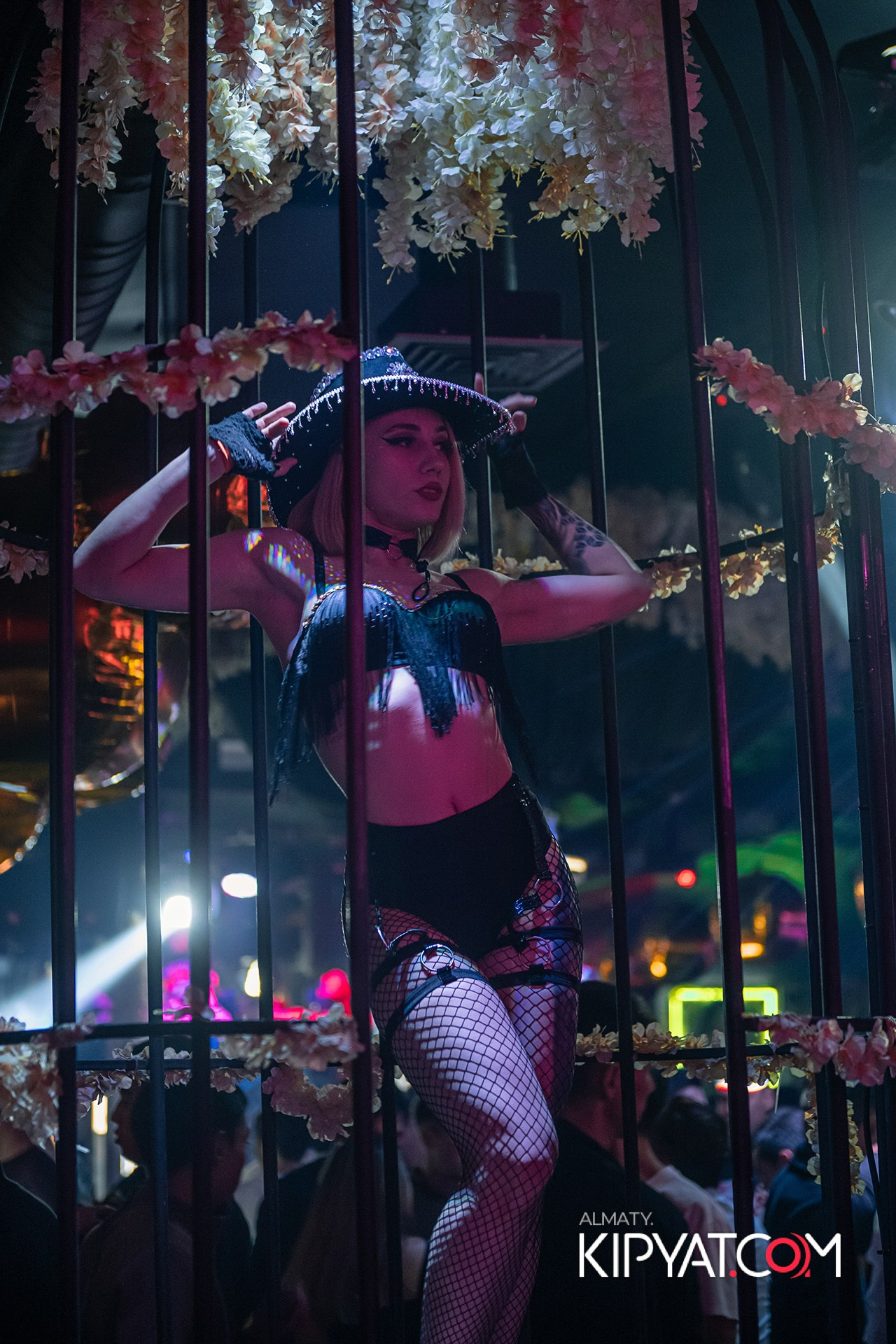 UYAT EMES BAR. КИПЯТКОМ АЛМАТЫ!