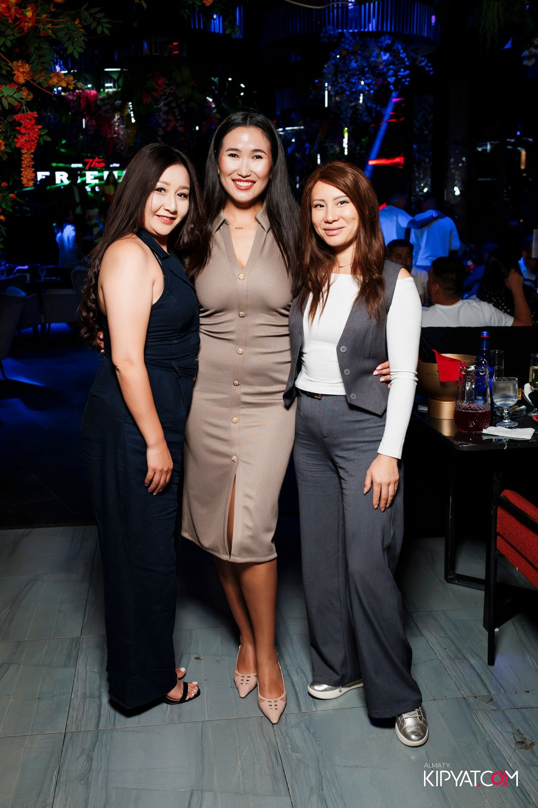 FRIENDS BAR & TERRACE. КИПЯТКОМ АЛМАТЫ!