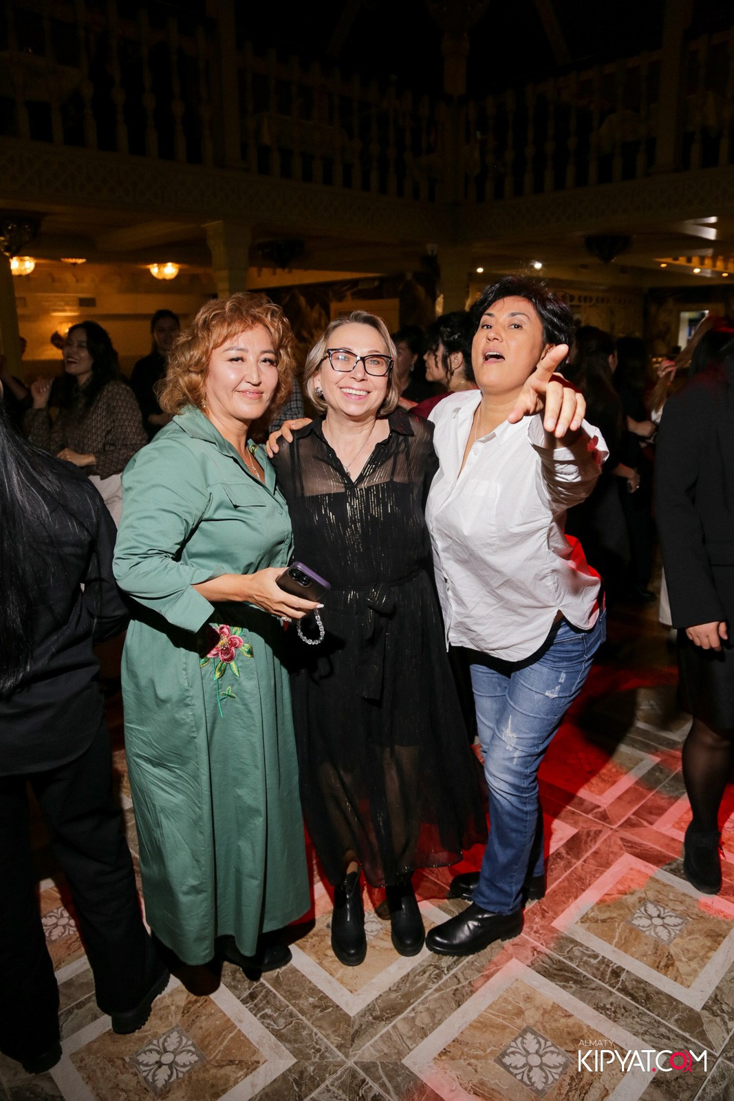 РЕСТОРАН ALAZANI НА КАБАНБАЙ БАТЫРА. КИПЯТКОМ АЛМАТЫ!