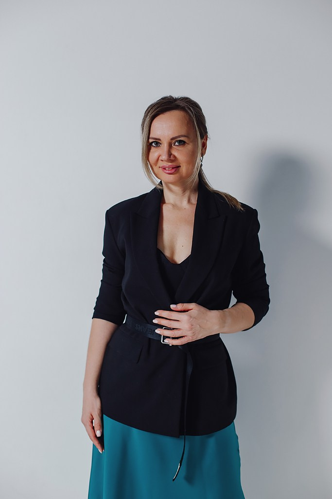 Контентная фотосессия для инструктора по нейрографике и эстетического коуча. Контентный фотограф в Перми Натали Кытманова