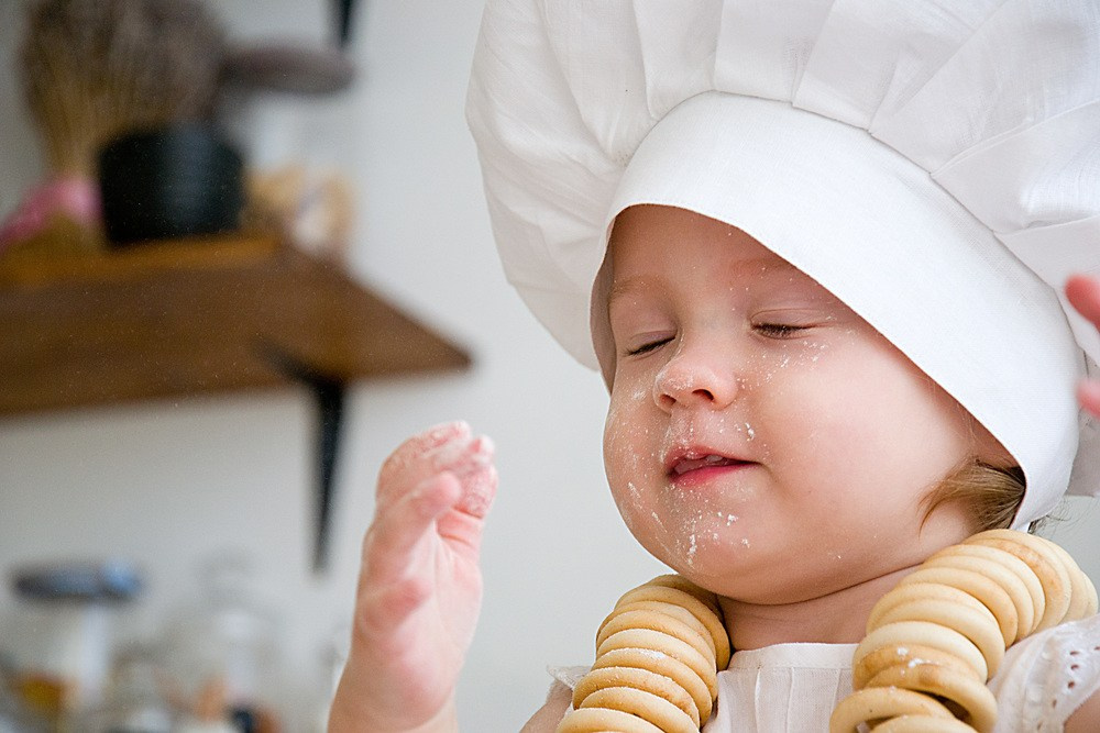 Ксения. Маленький поваренок. Fotounata.ru