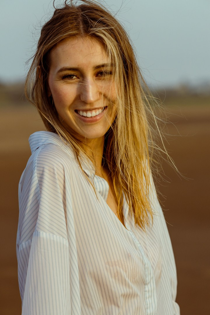 Катя. Съёмка на берегу северной реки. Алексей Торопов фотограф