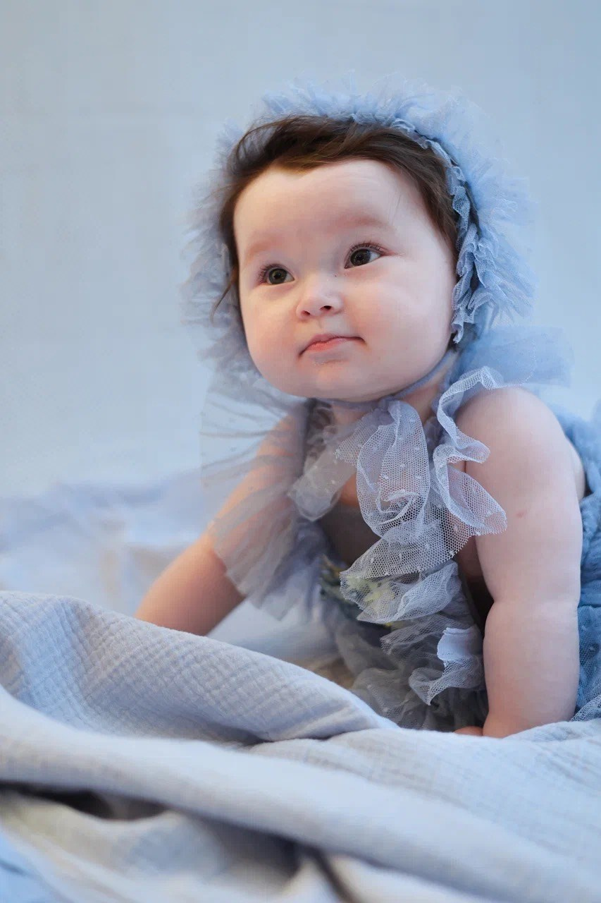 Фотосессия Мии в фиолетовом стиле. Фотограф ANNA GEREIHAN