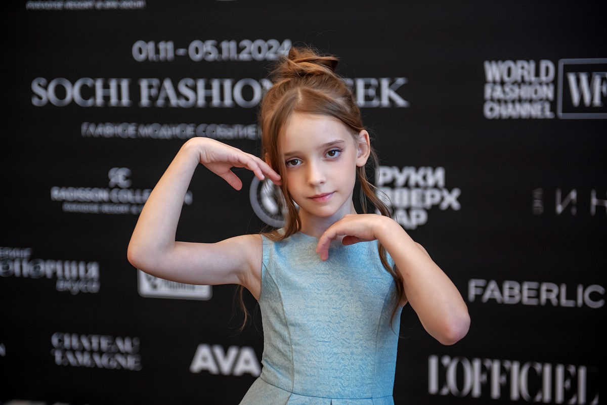SochiFashionWeek2024 дизайнер Юлия Крылова. Семейный и коммерческий фотограф в Сочи Александр Бодунов