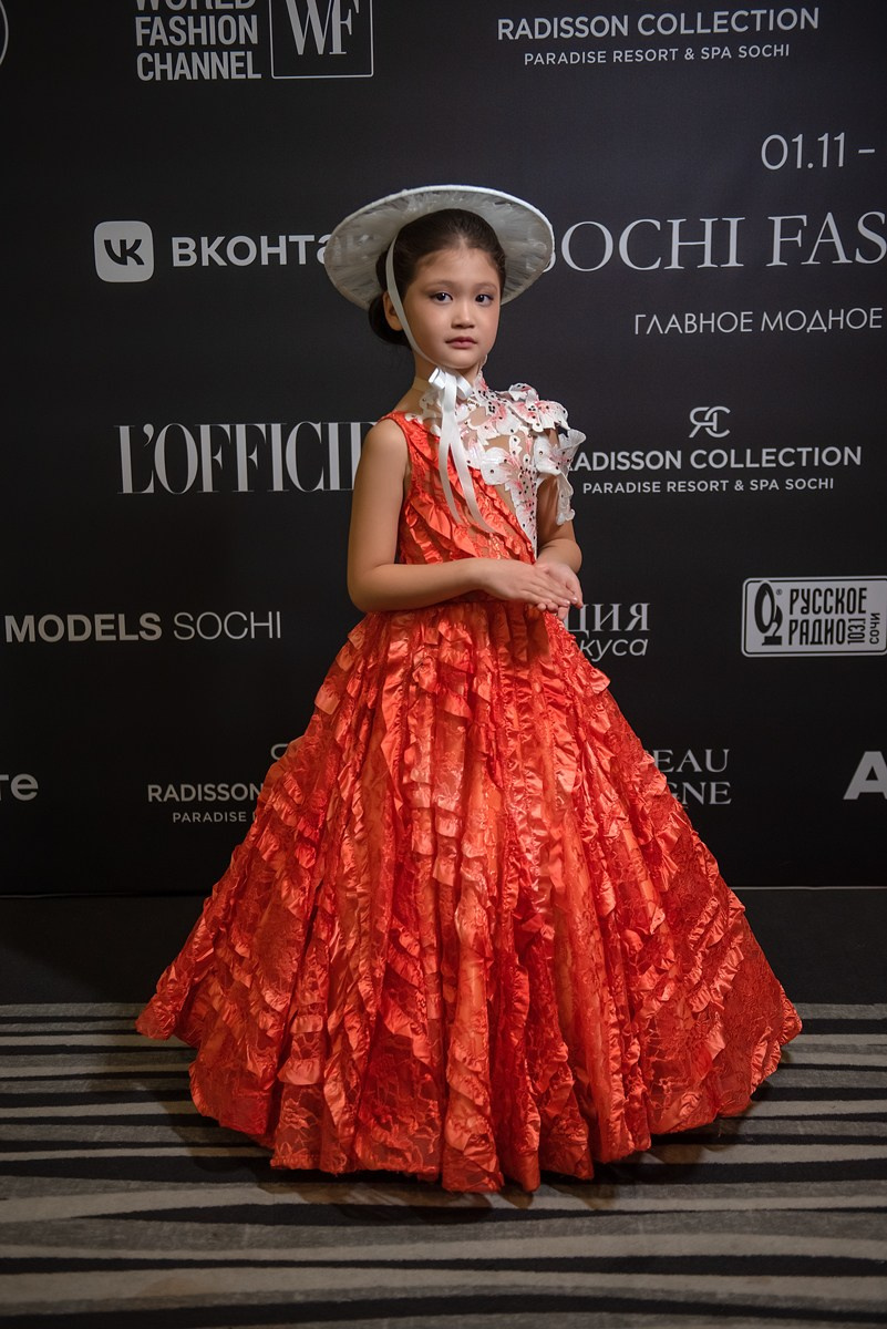 SochiFashionWeek2024 дизайнер Анохина Светлана. Семейный и коммерческий фотограф в Сочи Александр Бодунов
