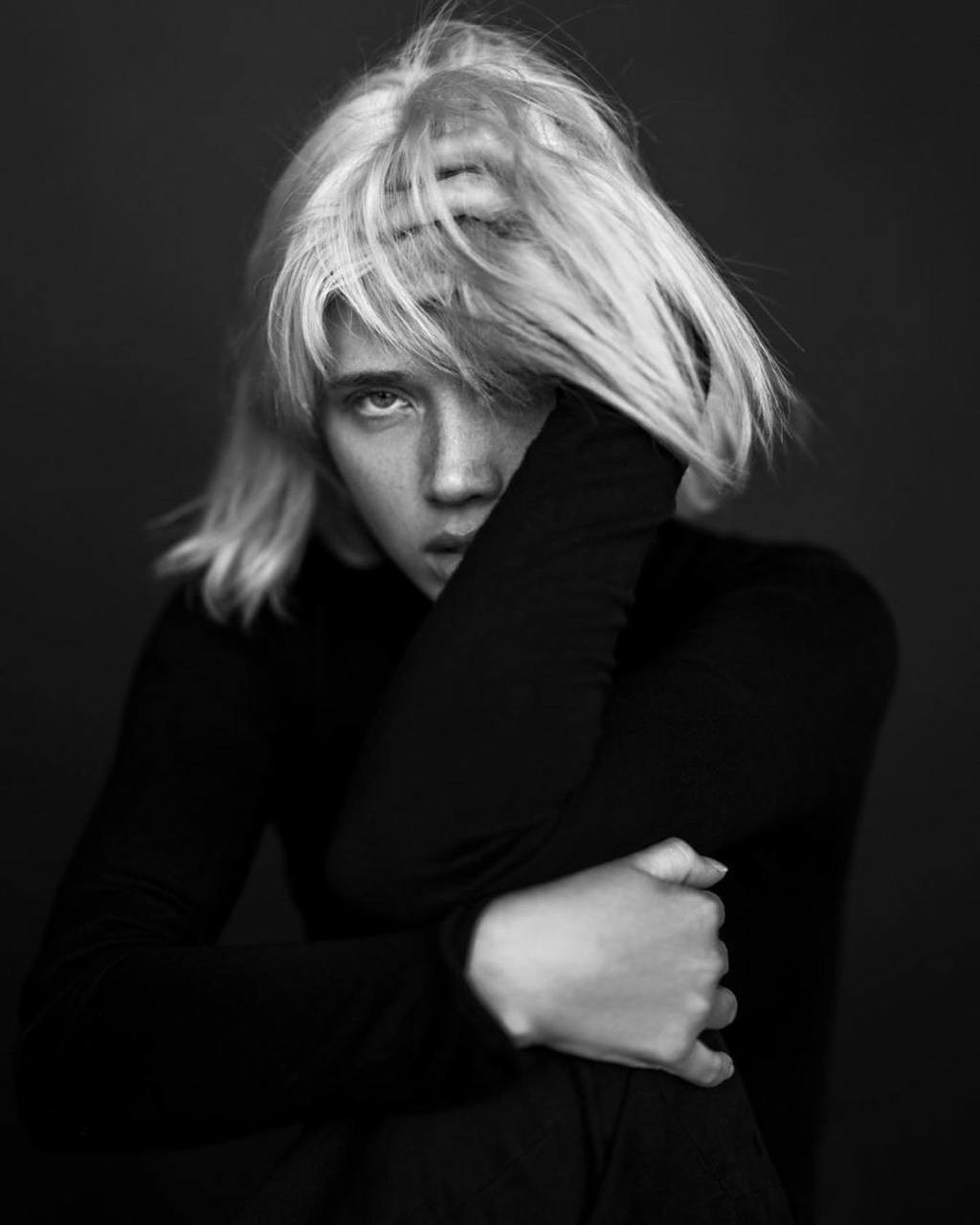 НОВЫЕ СЪЕМКИ В СТУДИИ — ОНА (ПЛАН)